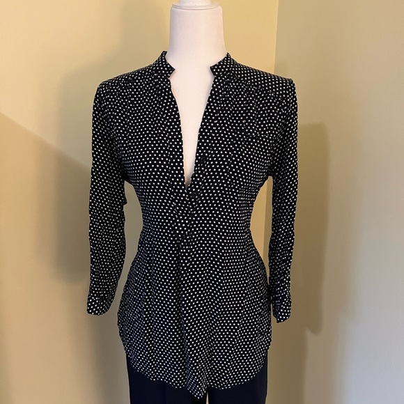 Market & Spruce beautiful Navy and white dot blouse Large - Picture 2 of 12